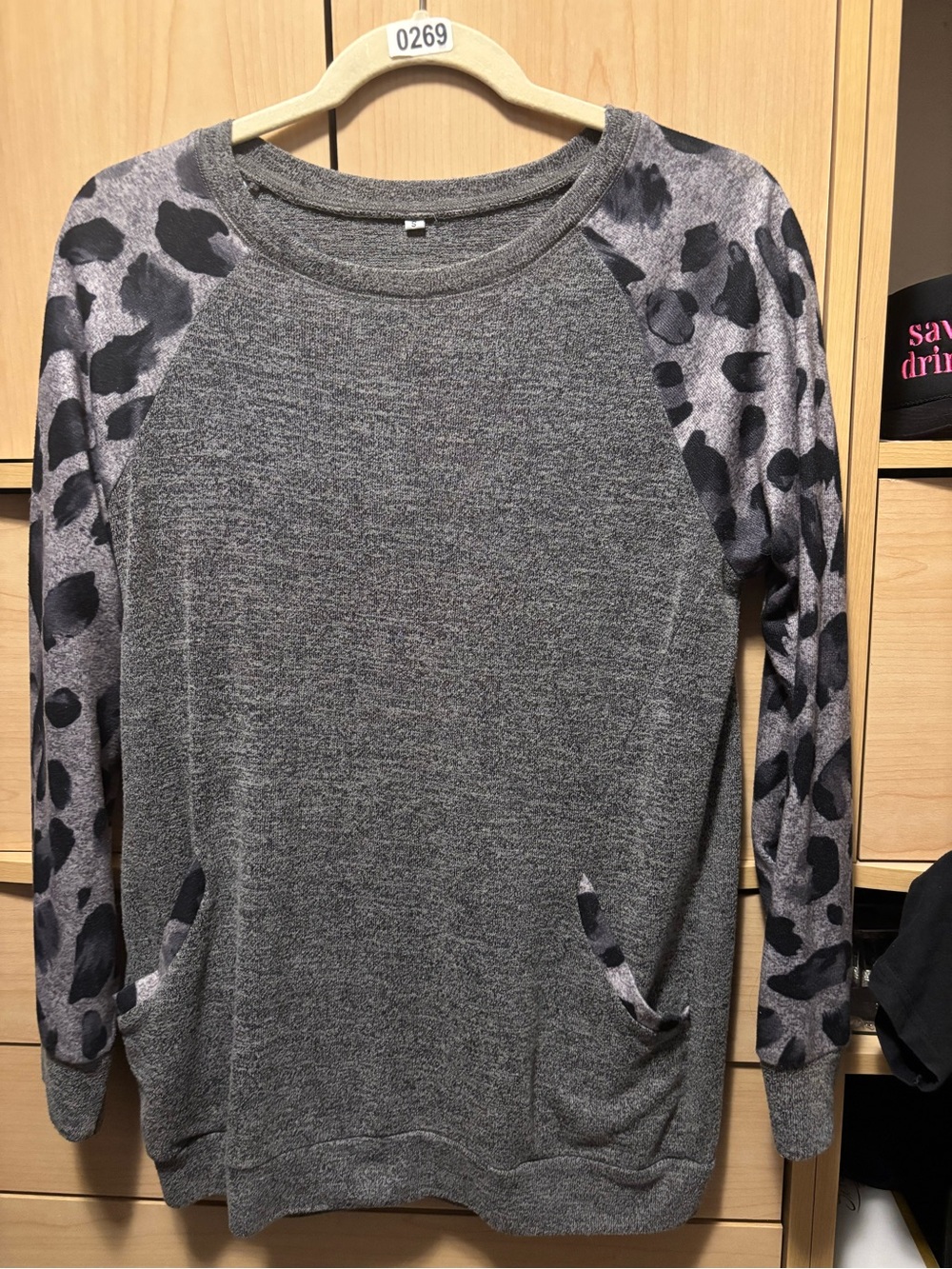 Gray Sweatshirt with Leopard Print Raglan Sleeves